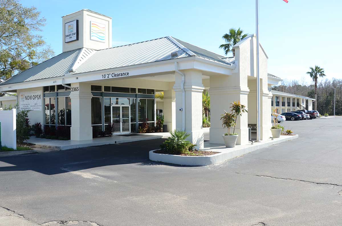 smart stay inn entrance
